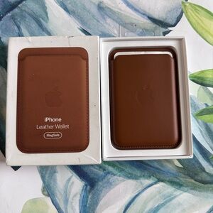 Apple Leather Wallet Saddle Brown